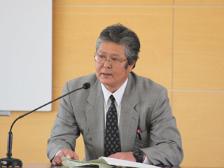 議長を務めた 飯島弘久総代