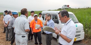 農林水産航空協会より散布状況を視察